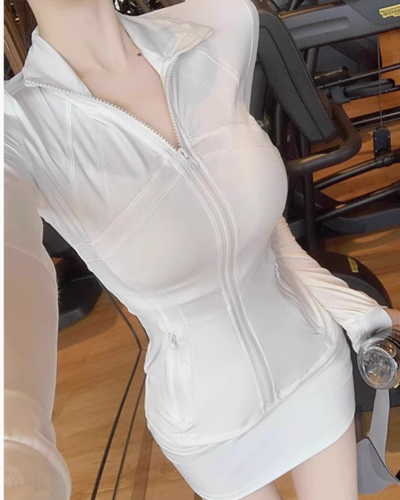 フェミニンシルエットジップアップセットアップ