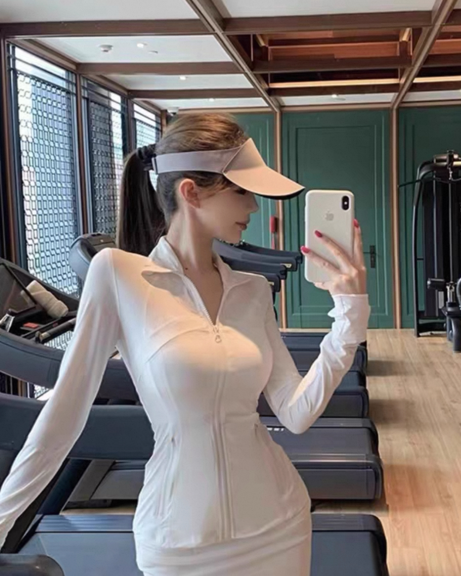 フェミニンシルエットジップアップセットアップ