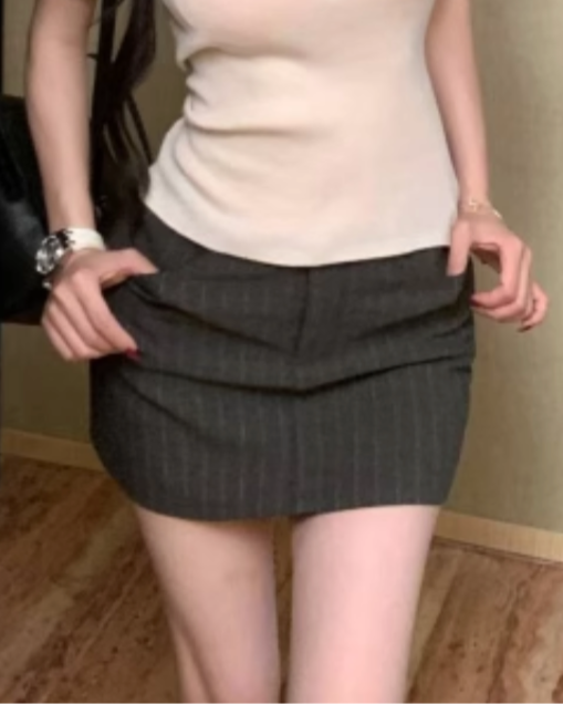 ピンストライプミニスカート